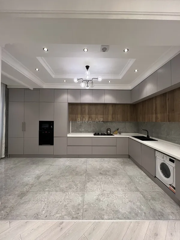 Satılır 3 otaqlı mənzil 136 m²