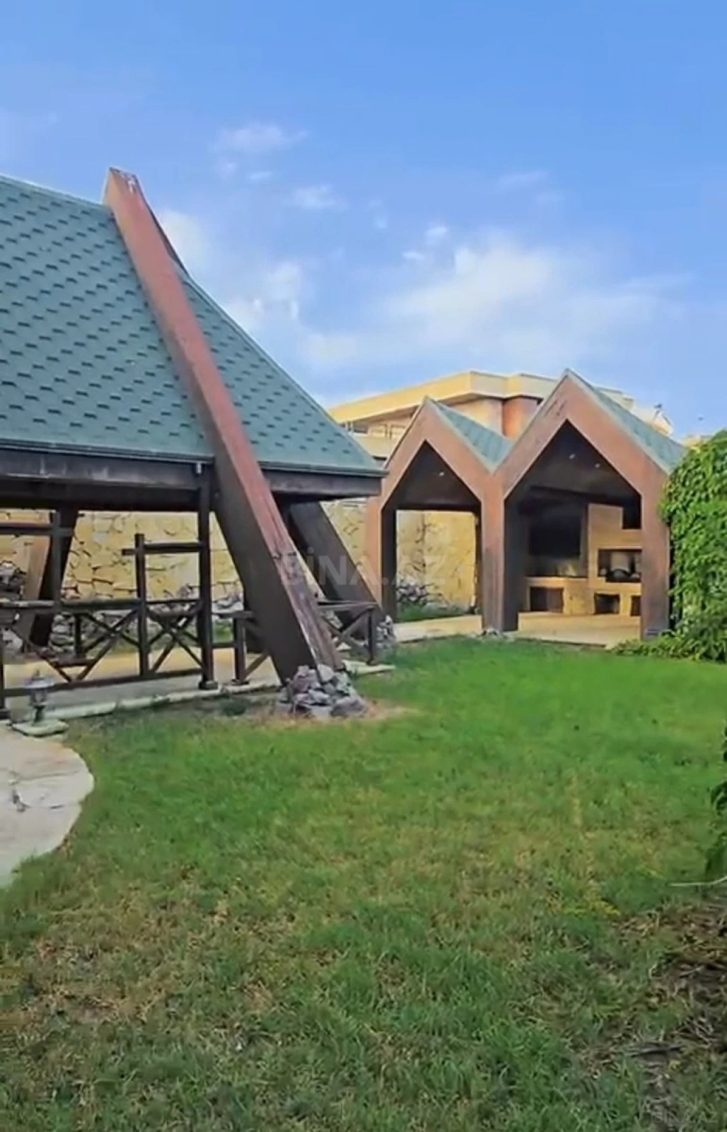 Satılır 6 otaqlı həyət evi 430 m²