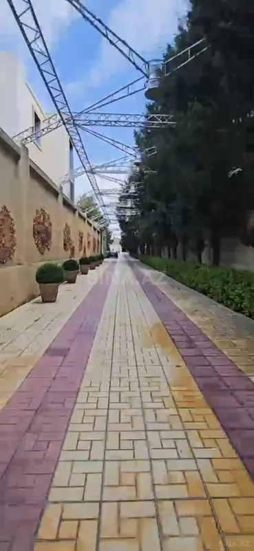 Satılır 6 otaqlı həyət evi 430 m²