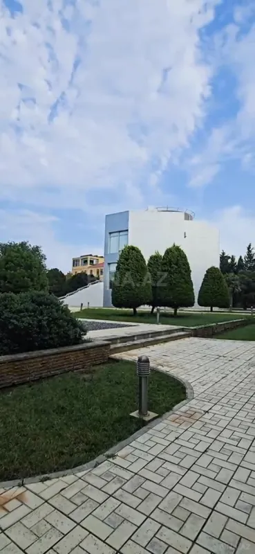 Satılır 6 otaqlı həyət evi 430 m²