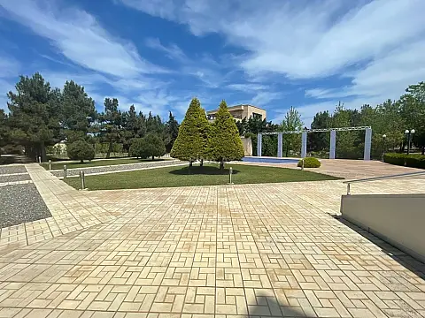 Satılır 6 otaqlı həyət evi 430 m²