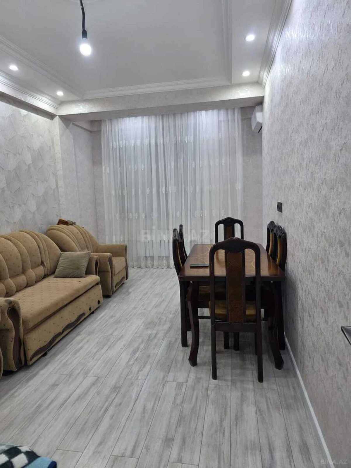 Kirayə verilir 2 otaqlı mənzil 70 m²