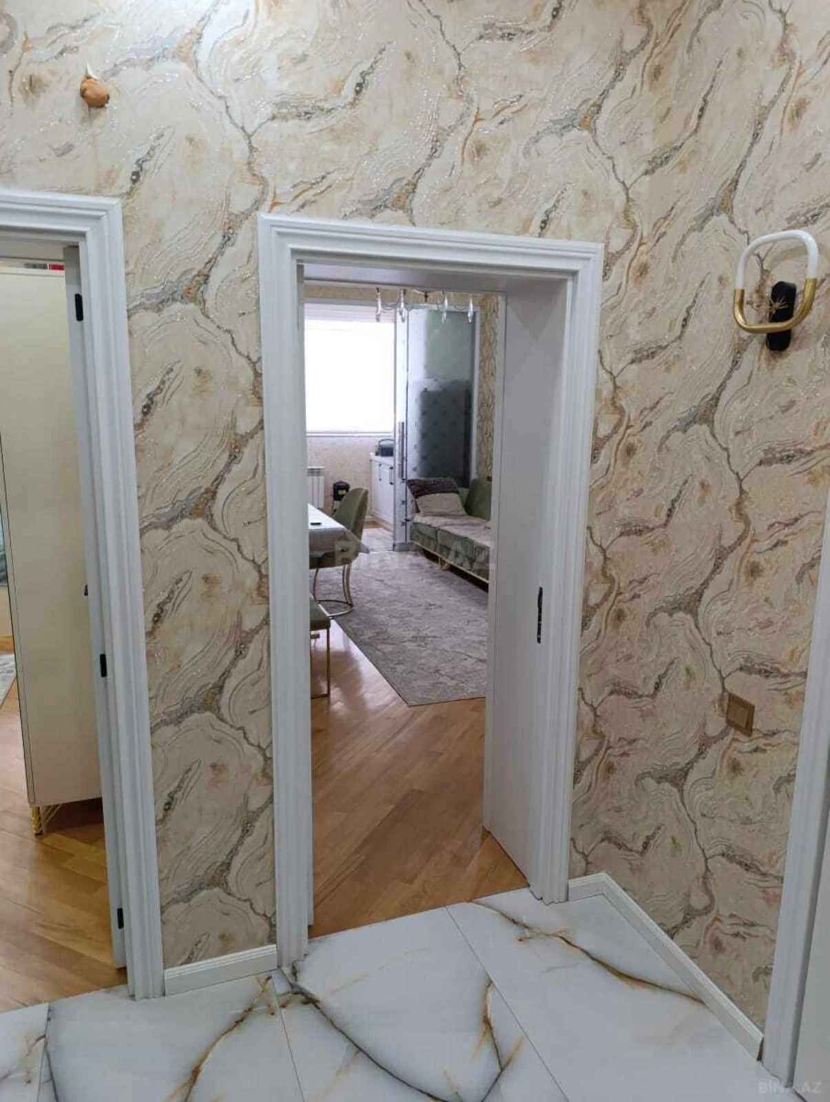 Kirayə verilir 2 otaqlı mənzil 70 m²