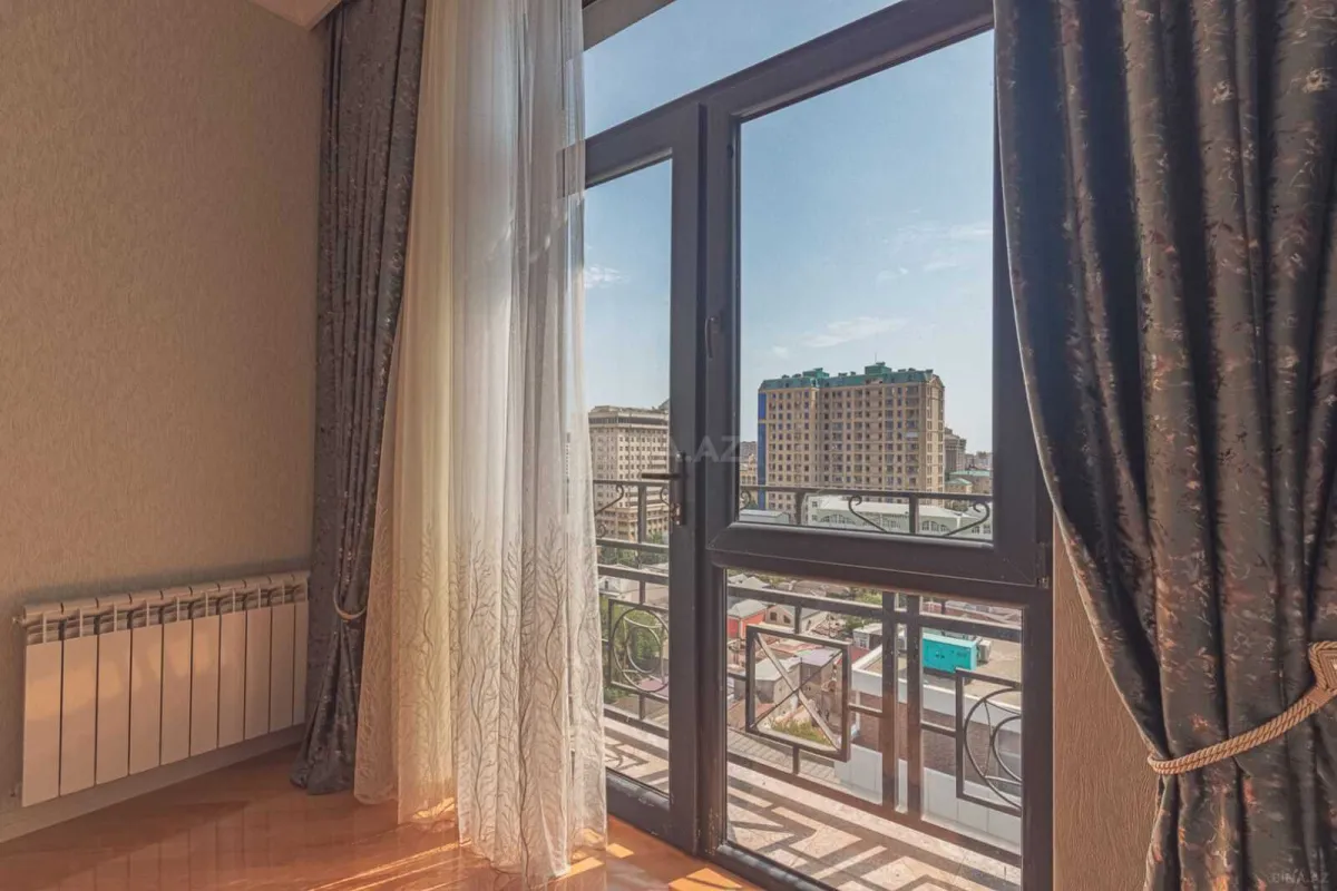 Satılır 3 otaqlı mənzil 105 m²