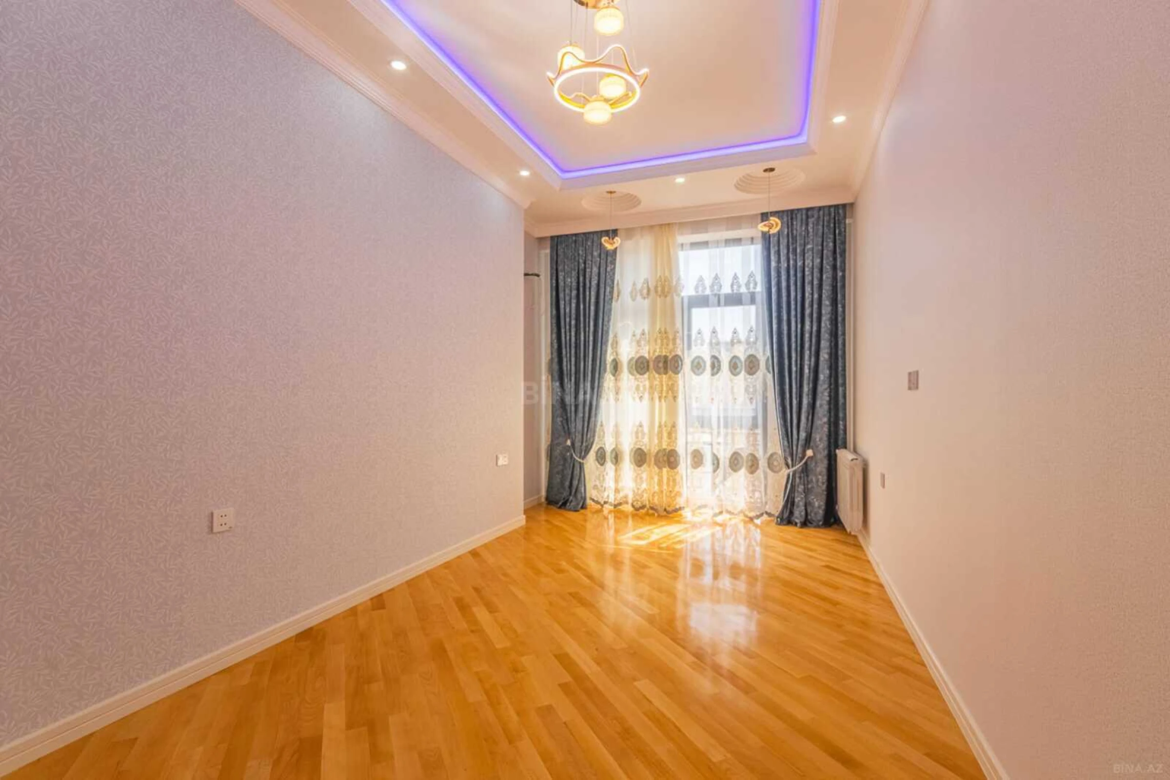 Satılır 3 otaqlı mənzil 105 m²