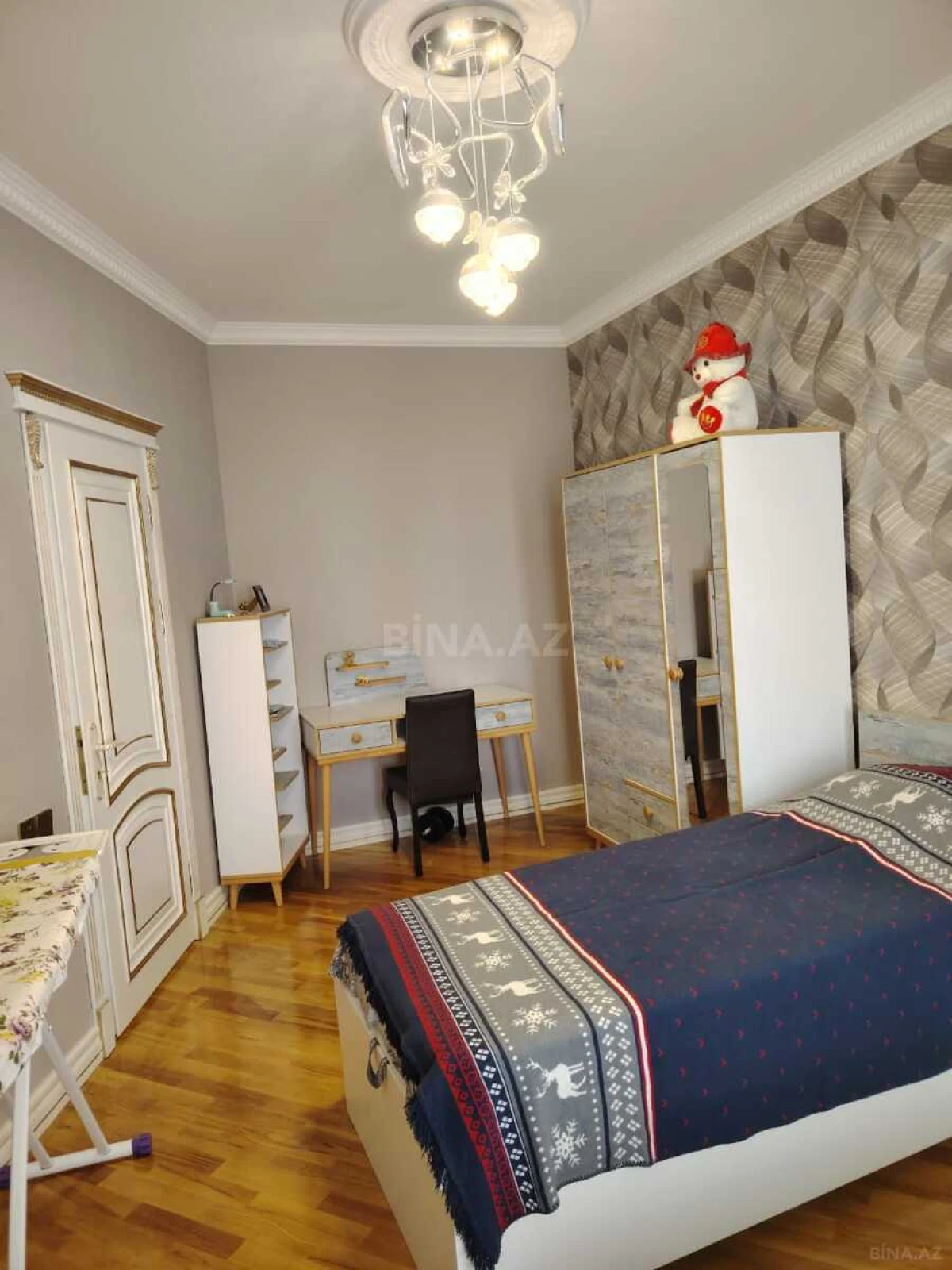 Satılır 5 otaqlı həyət evi 200 m²