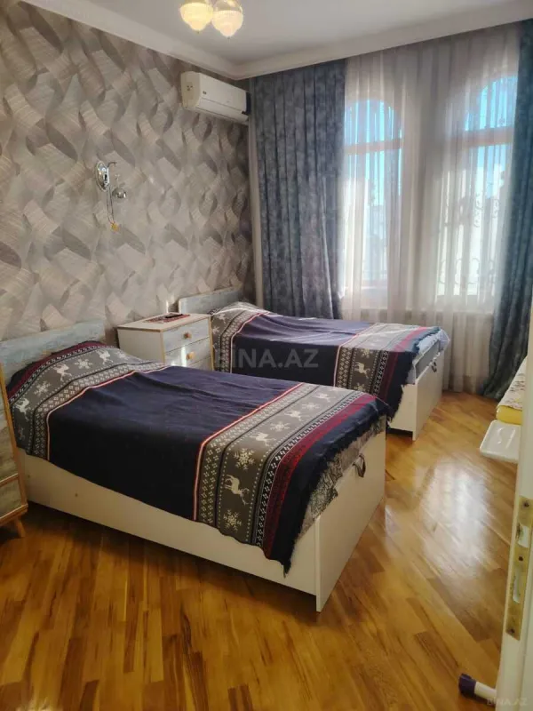 Satılır 5 otaqlı həyət evi 200 m²