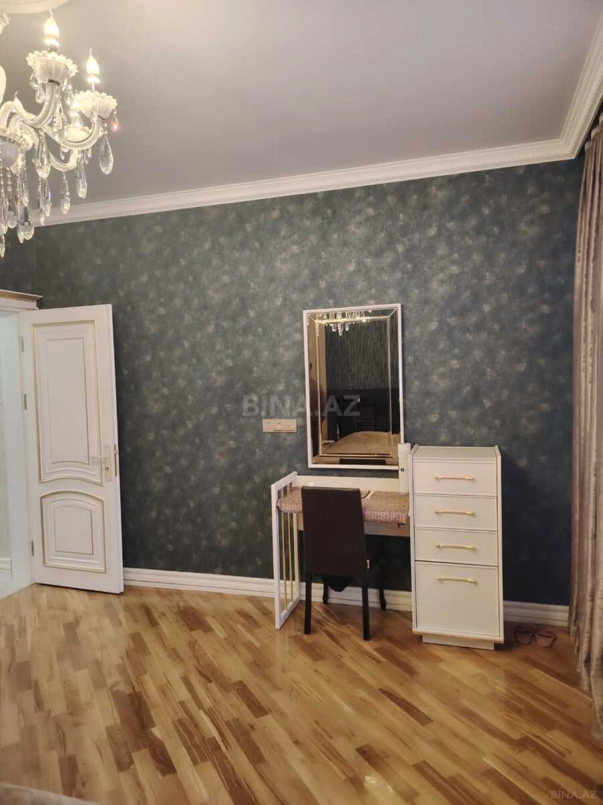 Satılır 5 otaqlı həyət evi 200 m²