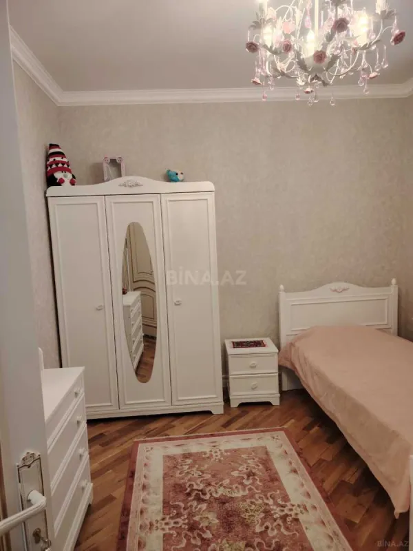 Satılır 5 otaqlı həyət evi 200 m²