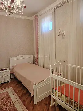Satılır 5 otaqlı həyət evi 200 m²