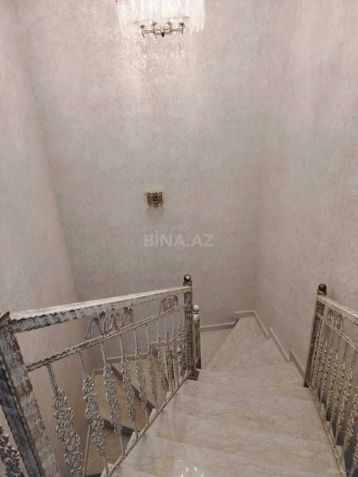 Satılır 5 otaqlı həyət evi 200 m²