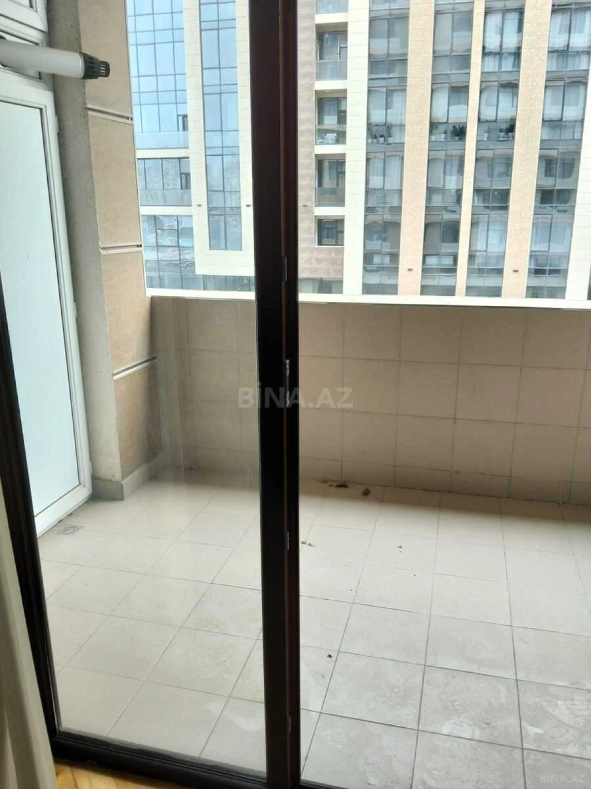 Kirayə verilir 2 otaqlı mənzil 87 m²