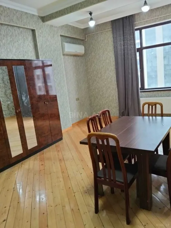 Kirayə verilir 2 otaqlı mənzil 87 m²