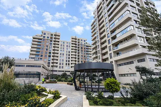 Satılır 2 otaqlı mənzil 68 m²