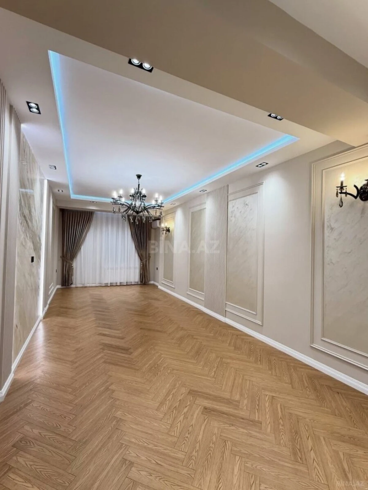 Satılır 4 otaqlı mənzil 138 m²