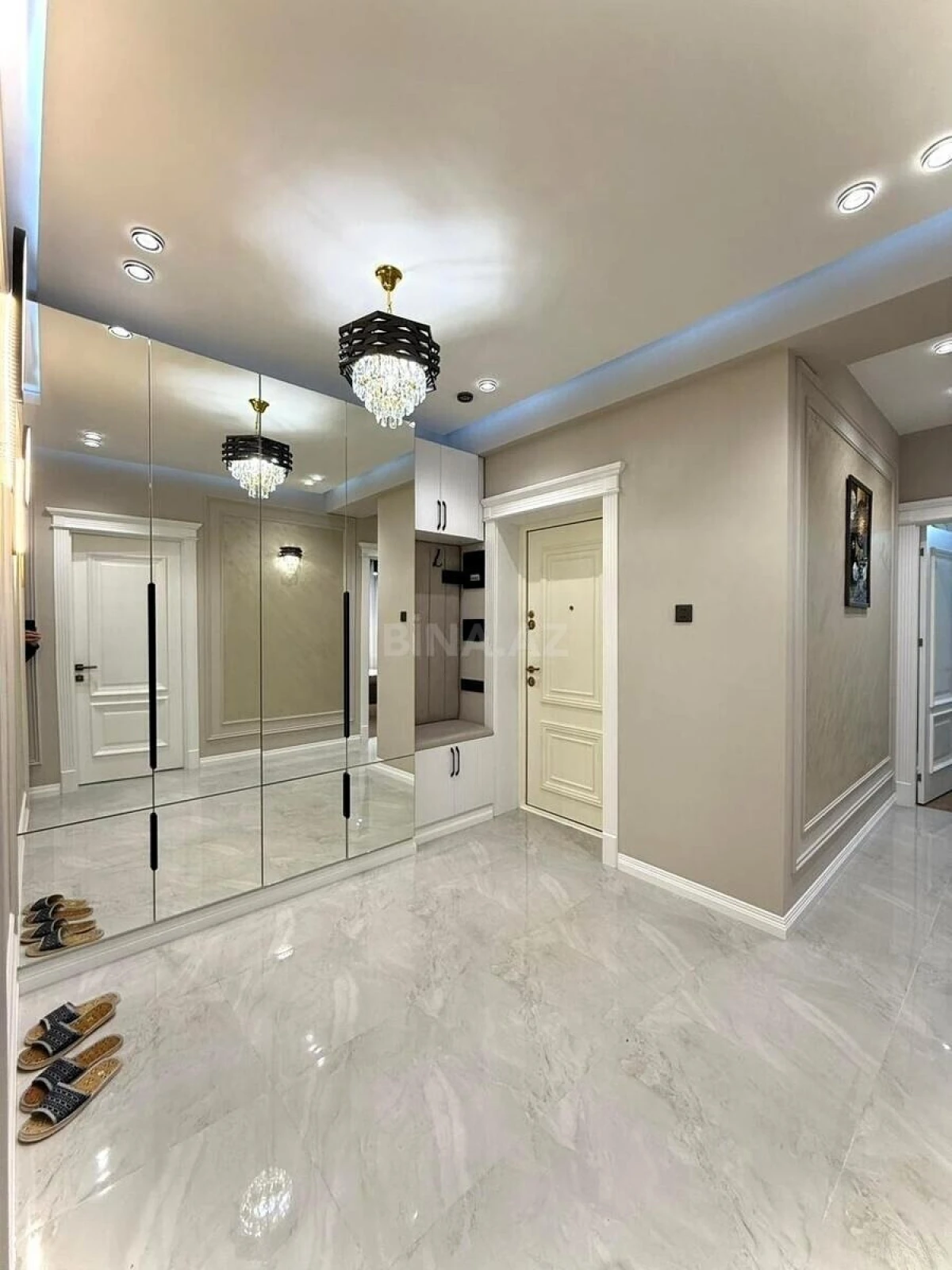 Satılır 4 otaqlı mənzil 138 m²