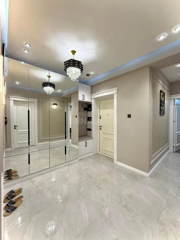 Satılır 4 otaqlı mənzil 138 m²