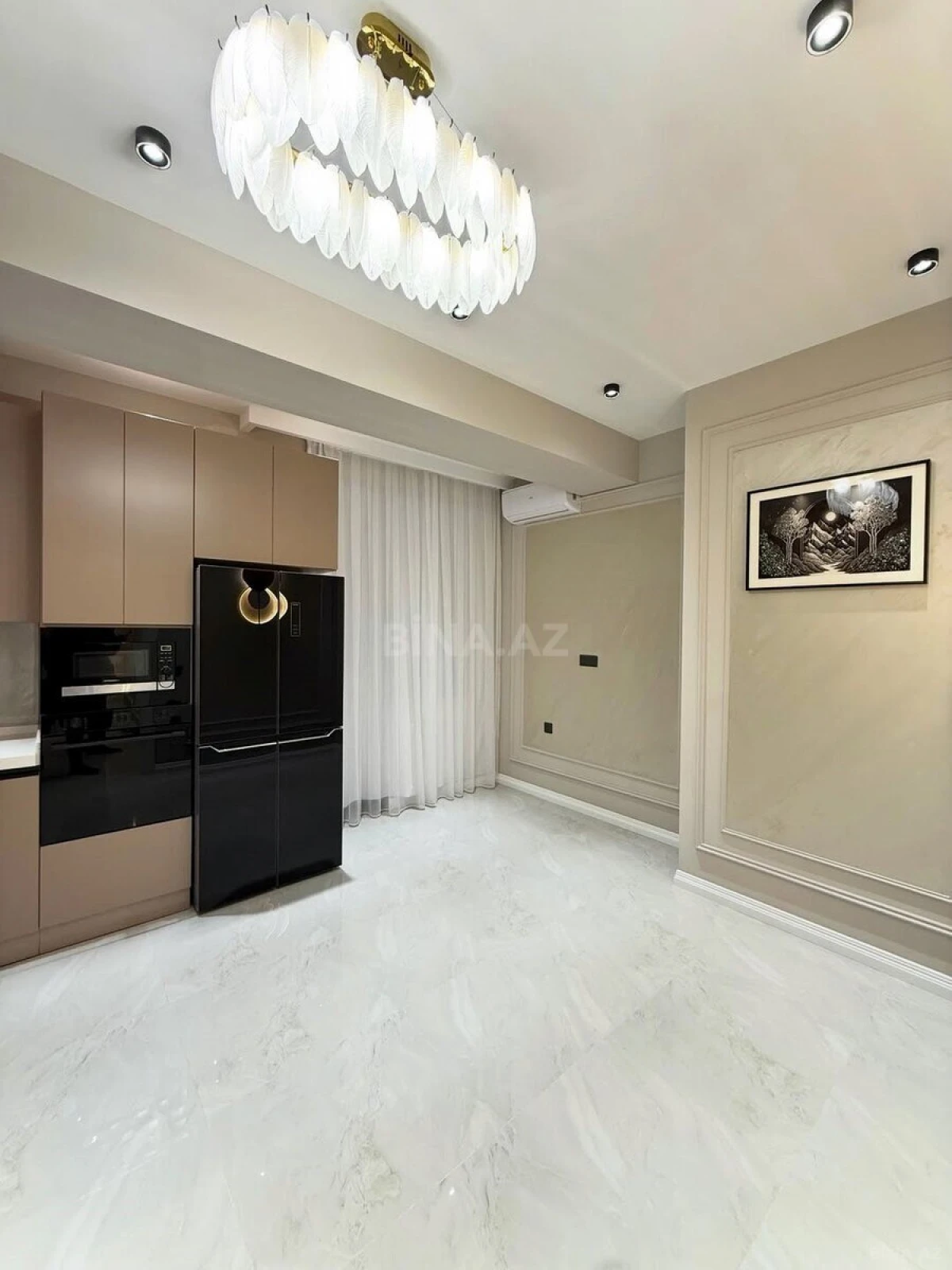 Satılır 4 otaqlı mənzil 138 m²