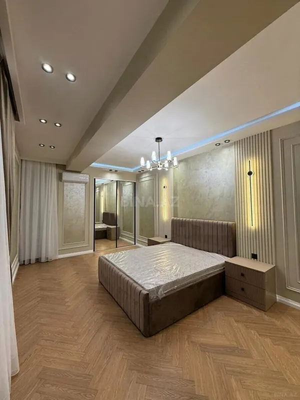 Satılır 4 otaqlı mənzil 138 m²