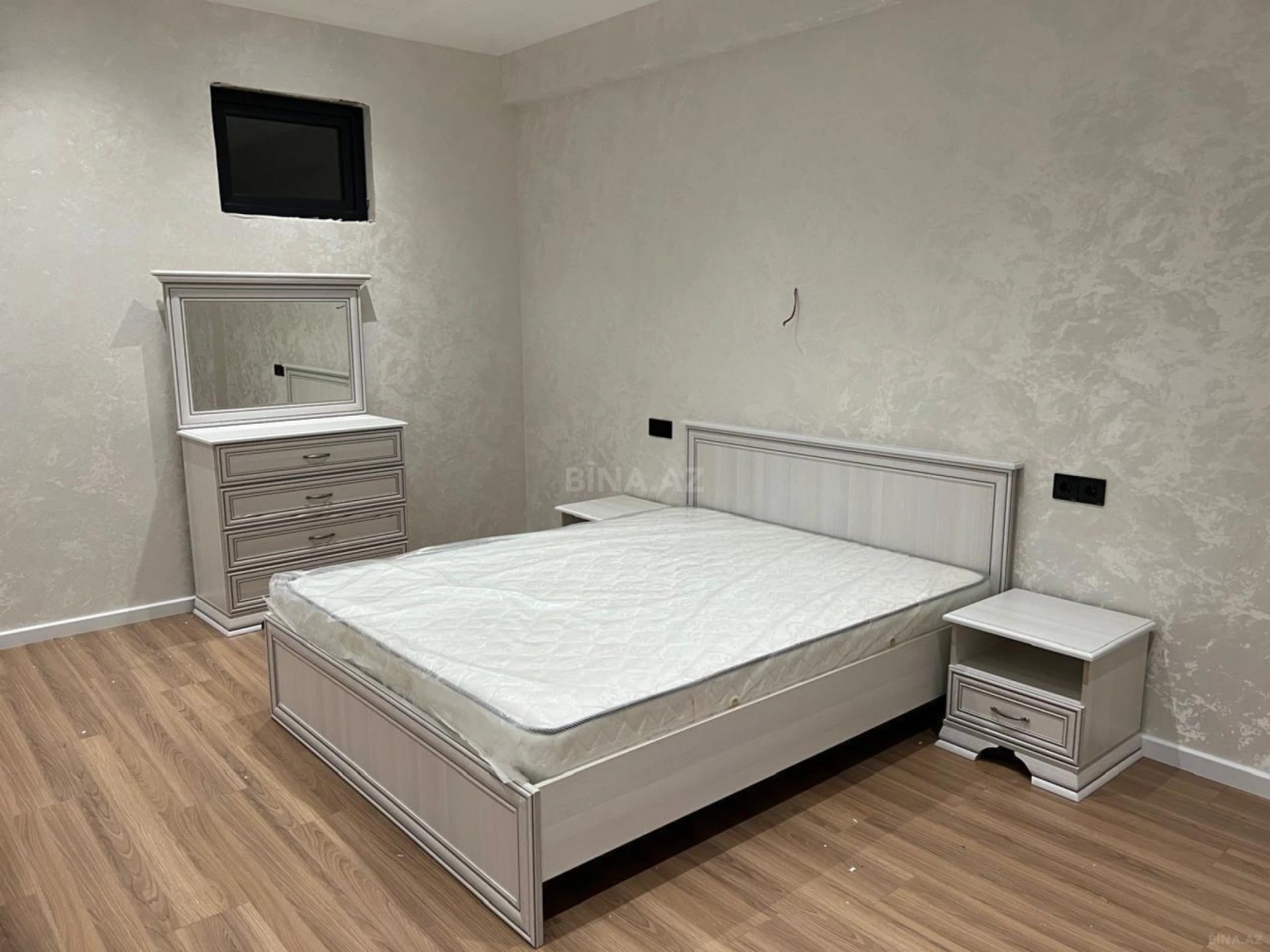 Kirayə verilir 3 otaqlı mənzil 113 m²