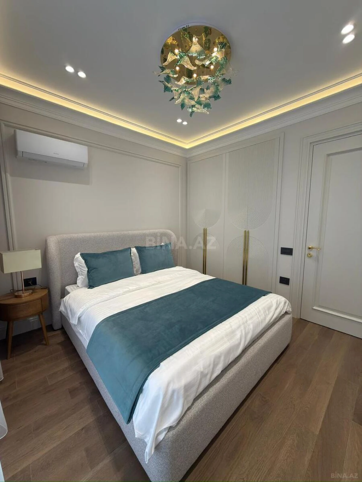Satılır 3 otaqlı mənzil 125 m²
