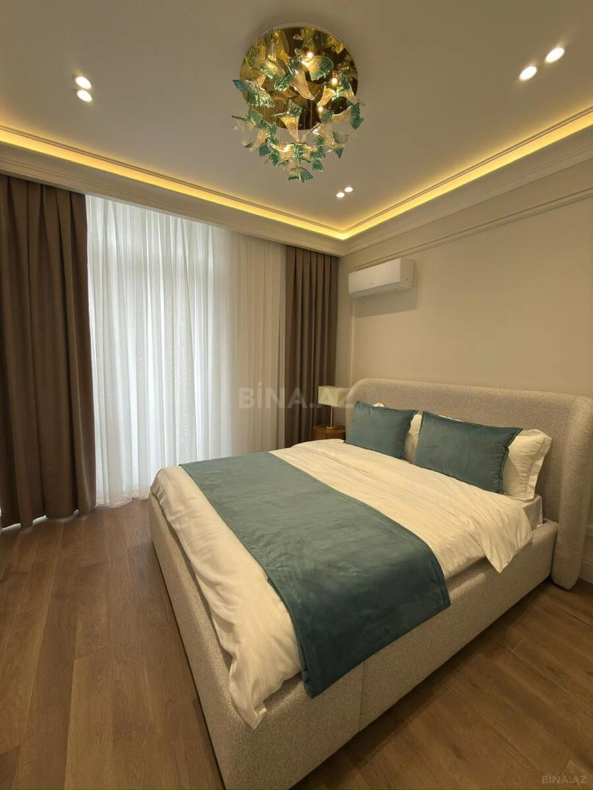 Satılır 3 otaqlı mənzil 125 m²