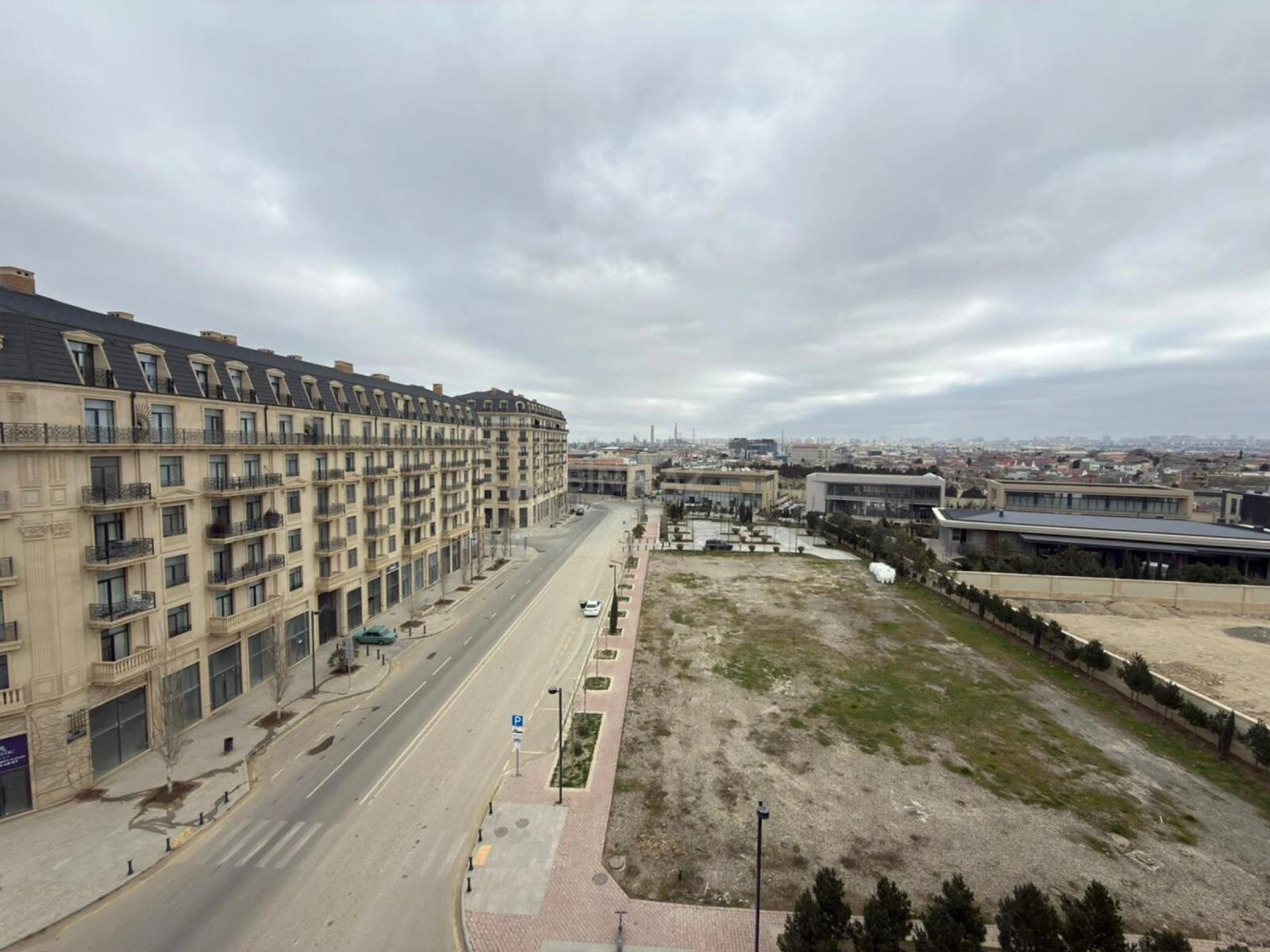 Satılır 3 otaqlı mənzil 125 m²