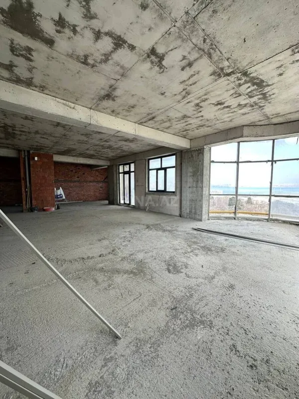 Satılır 3 otaqlı mənzil 147 m²