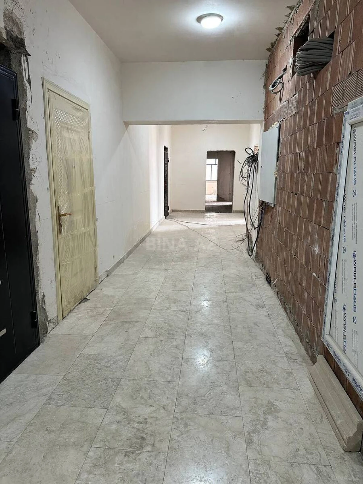 Satılır 3 otaqlı mənzil 147 m²
