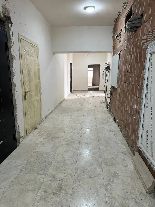 Satılır 3 otaqlı mənzil 147 m²