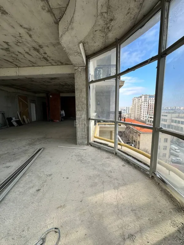 Satılır 3 otaqlı mənzil 147 m²