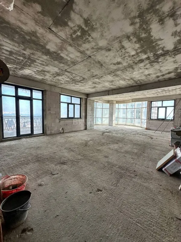 Satılır 3 otaqlı mənzil 147 m²