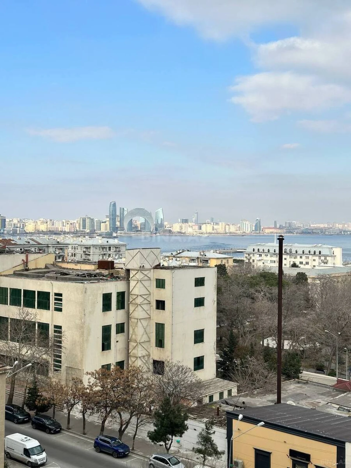 Satılır 3 otaqlı mənzil 147 m²