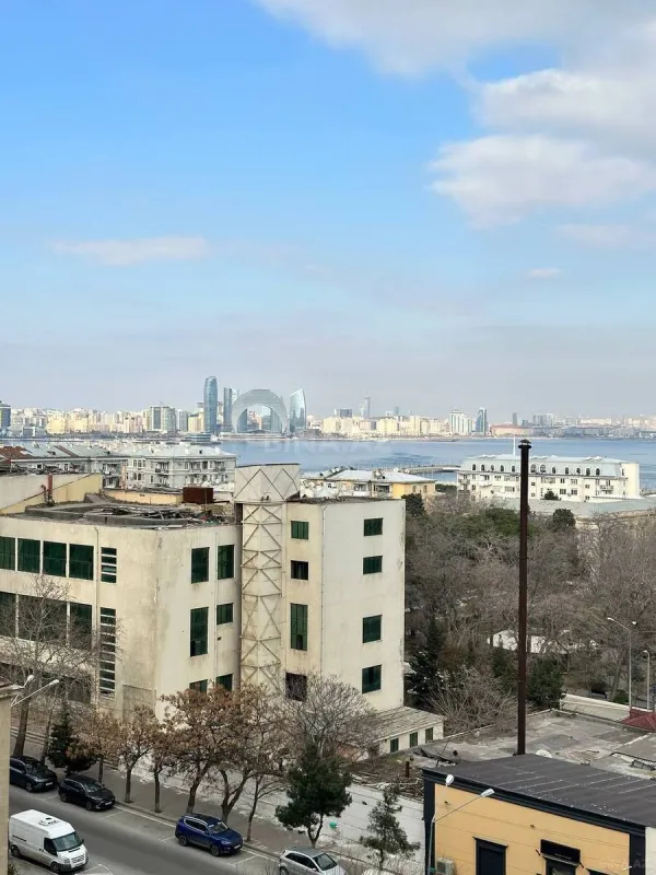 Satılır 3 otaqlı mənzil 147 m²