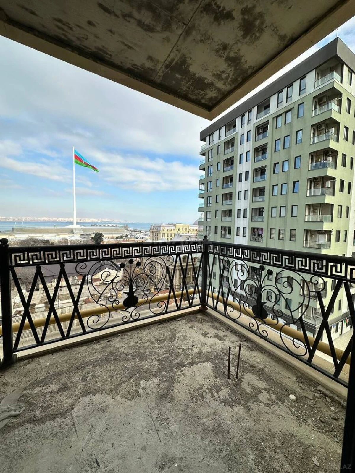 Satılır 3 otaqlı mənzil 147 m²