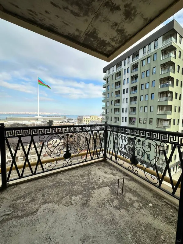 Satılır 3 otaqlı mənzil 147 m²