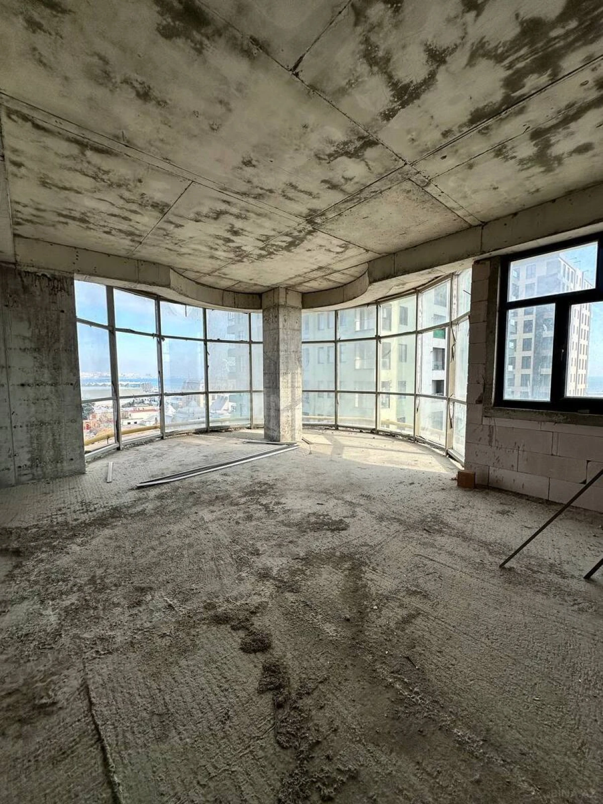 Satılır 3 otaqlı mənzil 147 m²