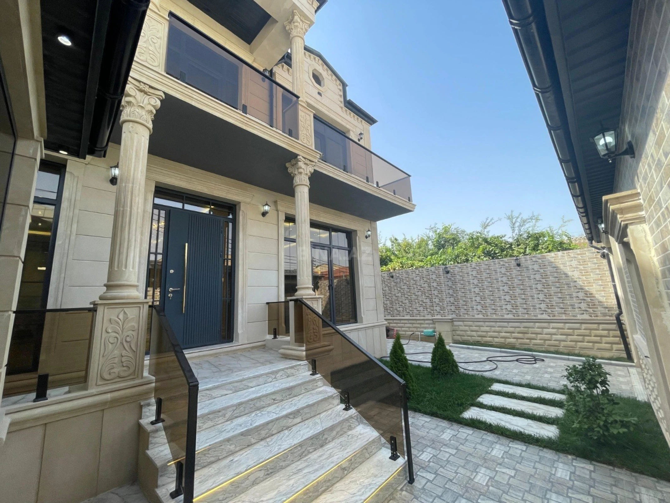 Satılır 6 otaqlı həyət evi 220 m²
