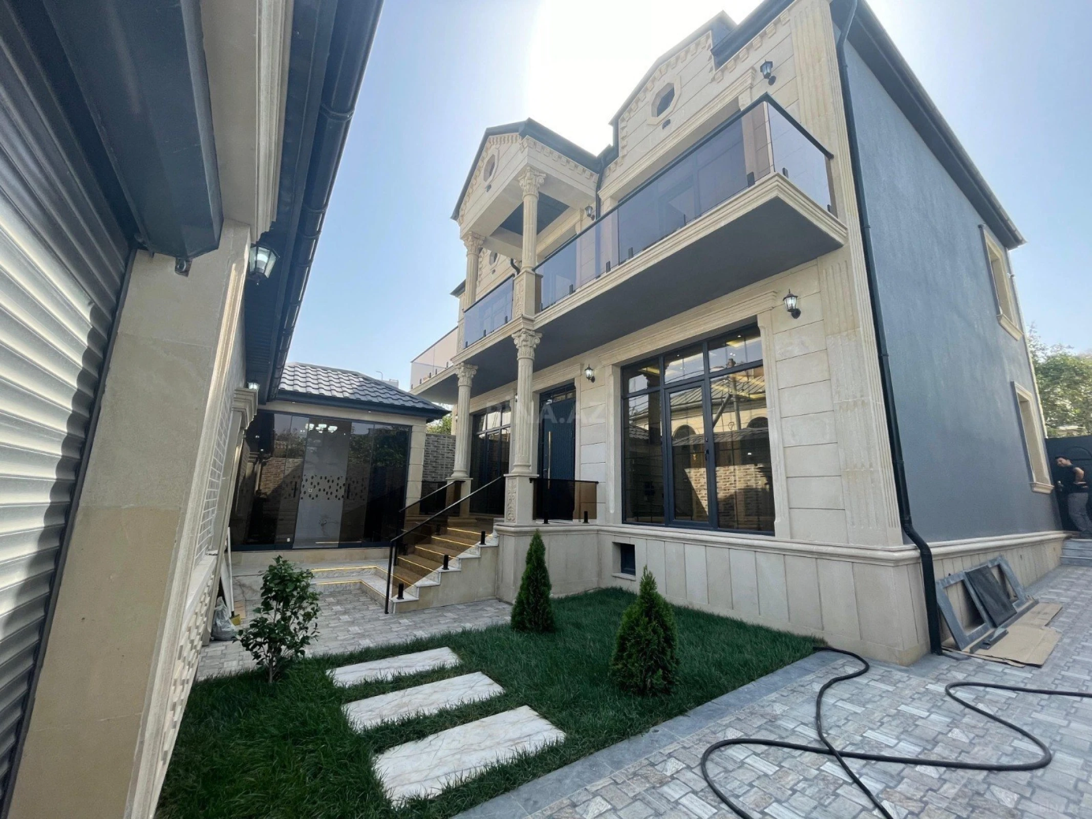 Satılır 6 otaqlı həyət evi 220 m²