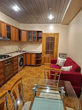 Satılır 4 otaqlı mənzil 180 m²