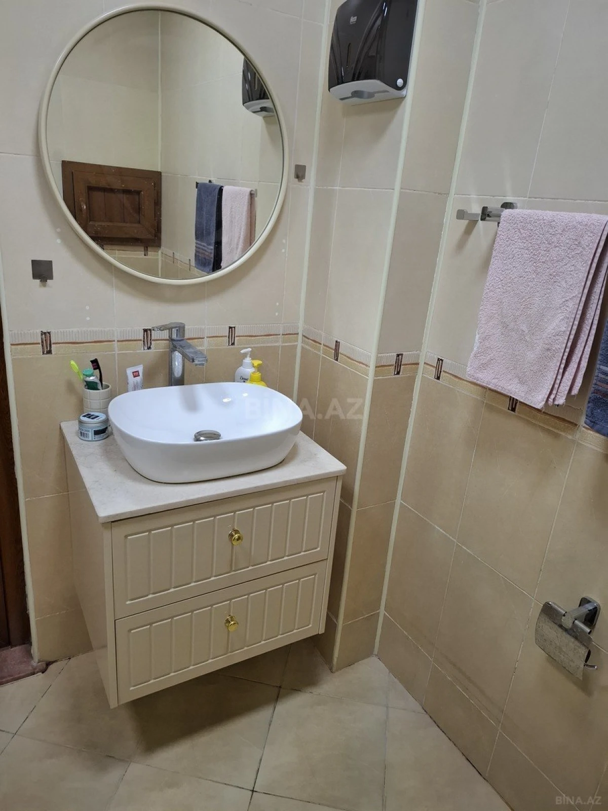 Satılır 4 otaqlı mənzil 180 m²