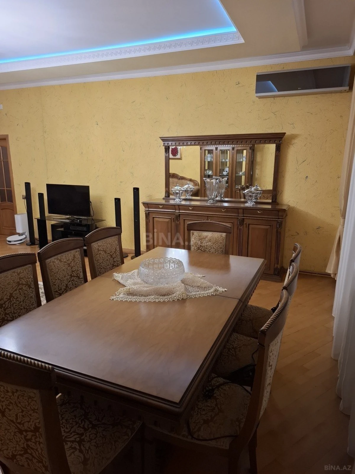 Satılır 4 otaqlı mənzil 180 m²
