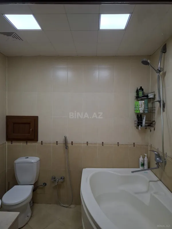 Satılır 4 otaqlı mənzil 180 m²