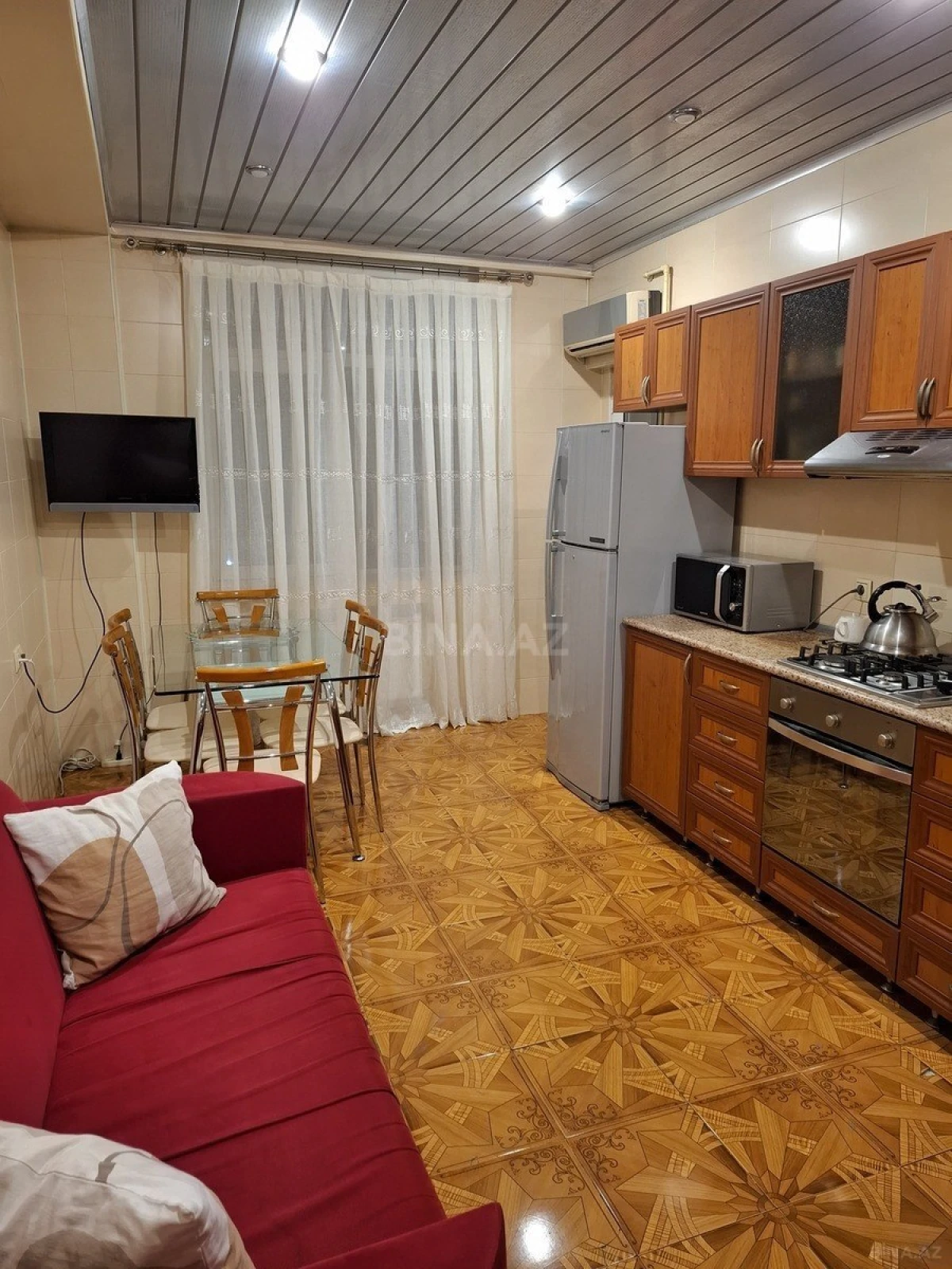 Satılır 4 otaqlı mənzil 180 m²