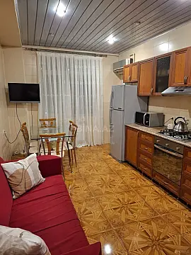 Satılır 4 otaqlı mənzil 180 m²