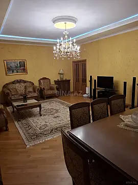 Satılır 4 otaqlı mənzil 180 m²