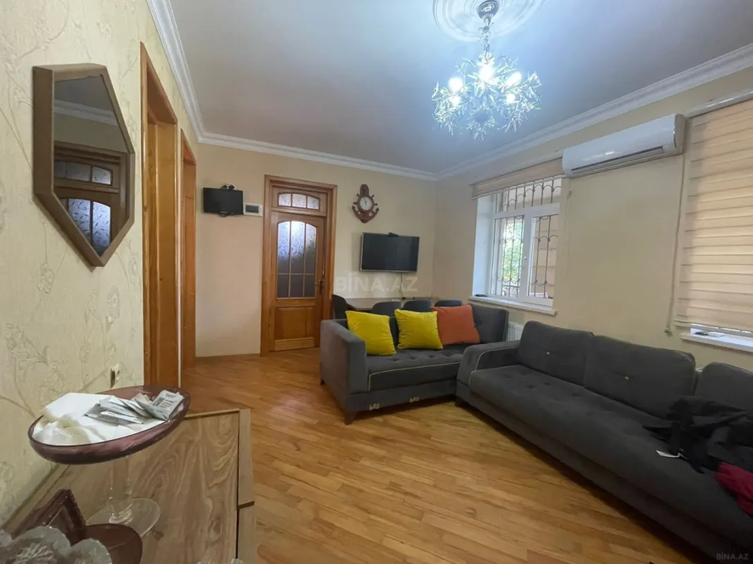 Satılır 6 otaqlı həyət evi 350 m²