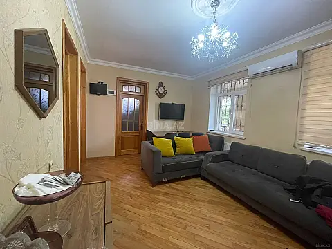 Satılır 6 otaqlı həyət evi 350 m²