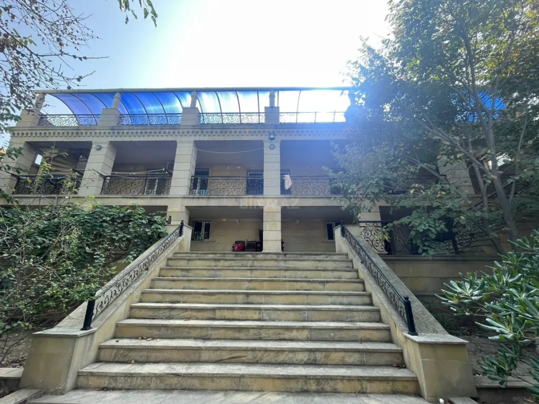Satılır 6 otaqlı həyət evi 350 m²