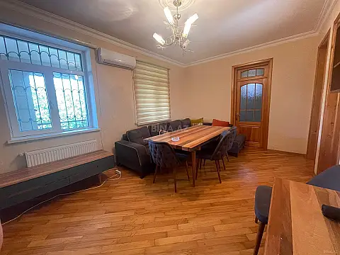 Satılır 6 otaqlı həyət evi 350 m²